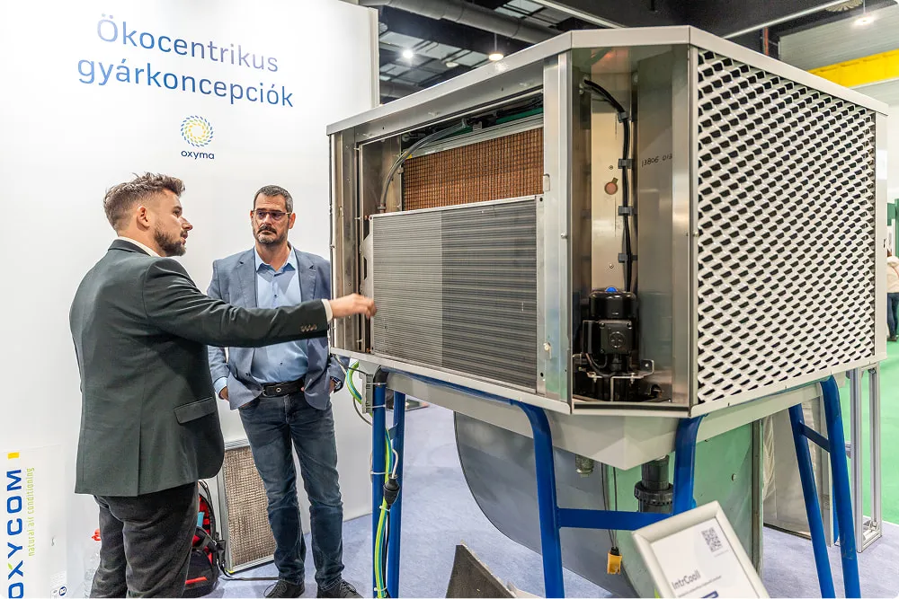 Az ügyvezető bemutatja az IntrCooll berendezést